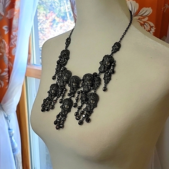 Skull Statement Necklace - Picture 3 of 4